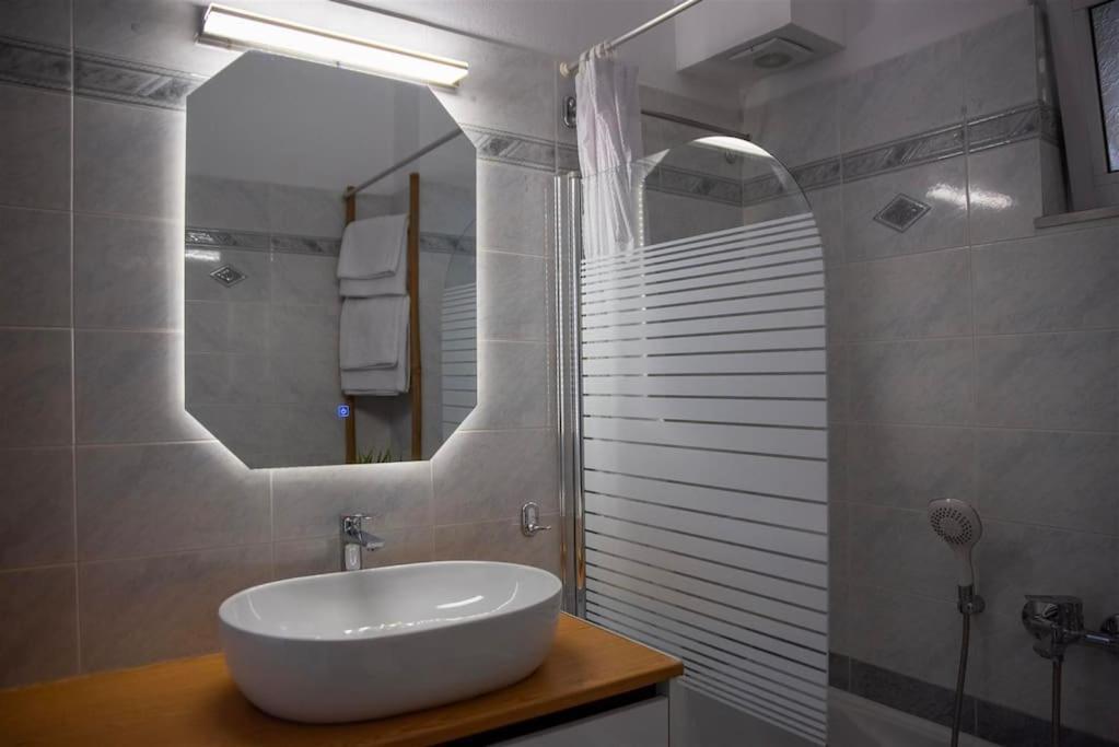 Azure Apartment *